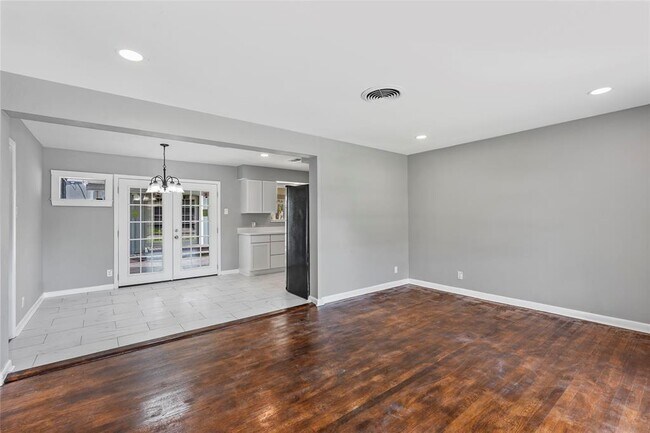 Building Photo - 5315 Crestmont St