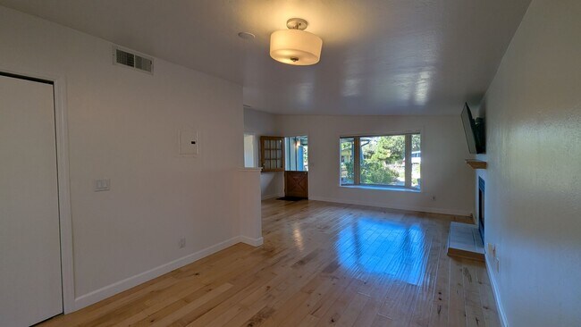 Foto del edificio - Bright and Cozy 3 Bedroom Home In Pacific ...