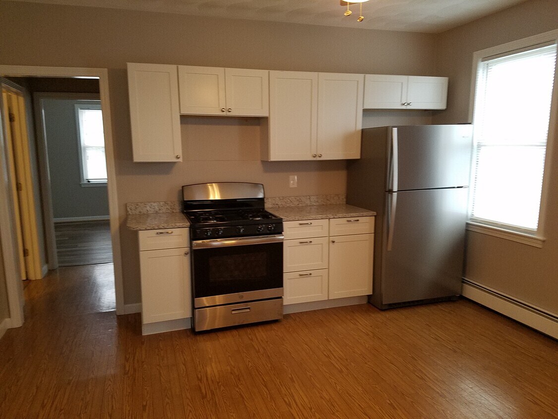 593 Wood St Unit 2, Bristol, RI 02809 Apartments in Bristol, RI