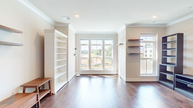 Building Photo - Gorgeous Two-Bedroom Condo in DC!