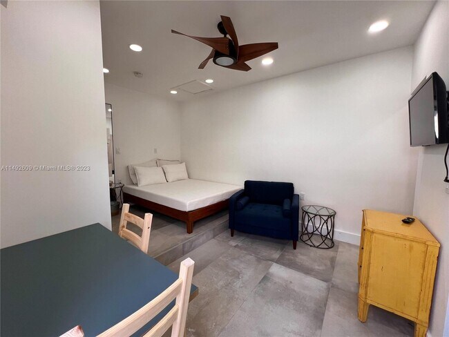 Building Photo - 617 Palmetto Dr