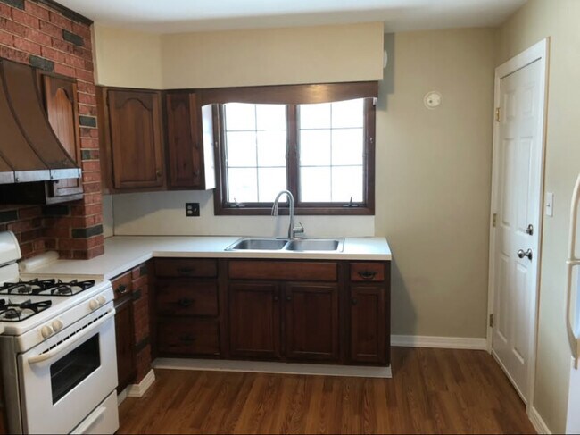 Foto del edificio - 1184 Kossuth Ave