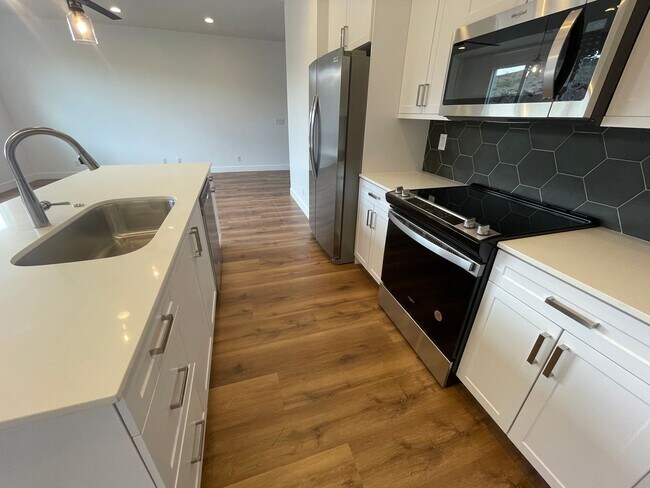Foto del edificio - Beautiful 3 Bed Home with VIEWS!! - END UN...