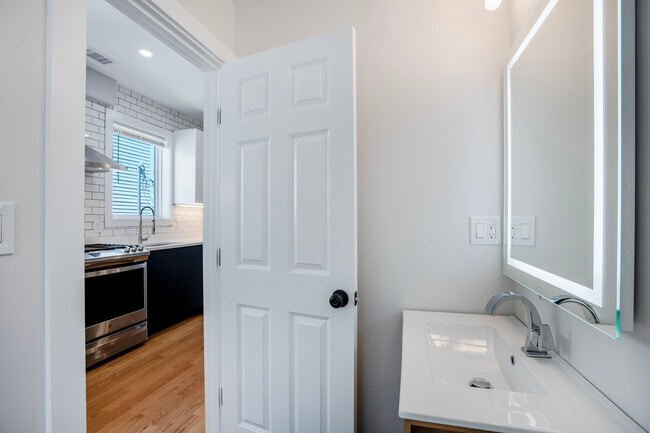 Building Photo - 27 Linden St