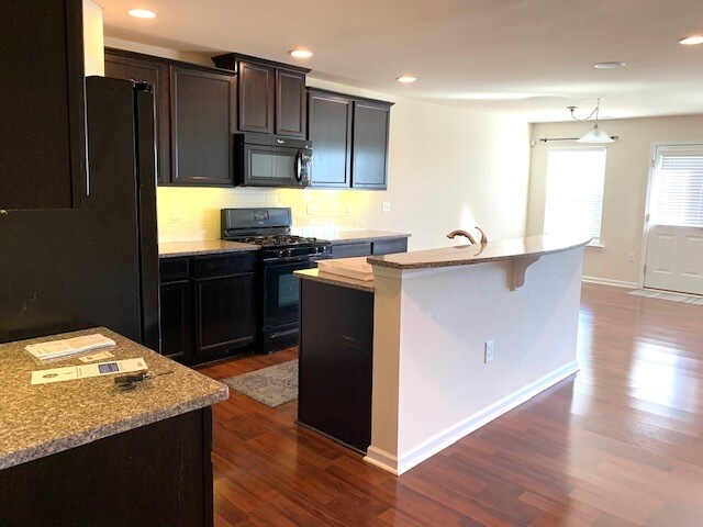 Building Photo - 2516 Averon Dr