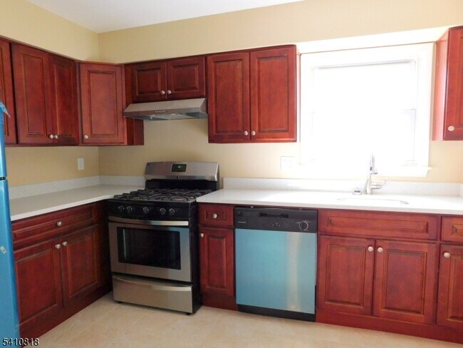 Building Photo - 62 Mercer Ave