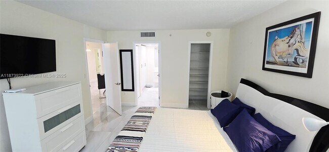 Building Photo - 6917 Collins Ave