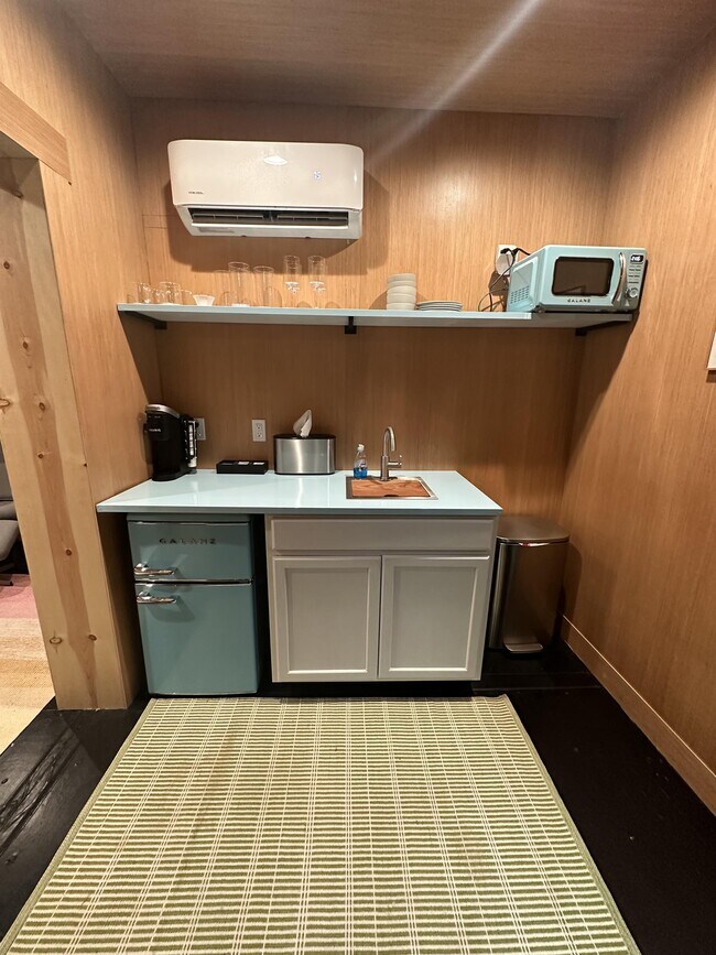 Building Photo - 1004 W Hill St