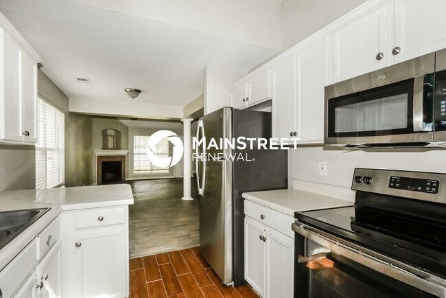 Foto del edificio - 4 Bedroom Pet-Friendly Home in cordova, TN with Main Street Renewal