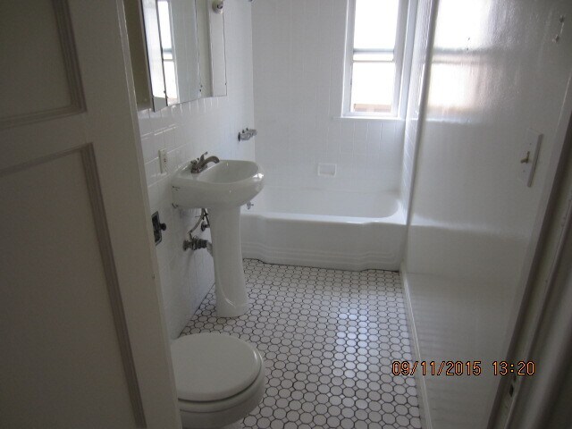 Building Photo - 315 N La Peer Dr