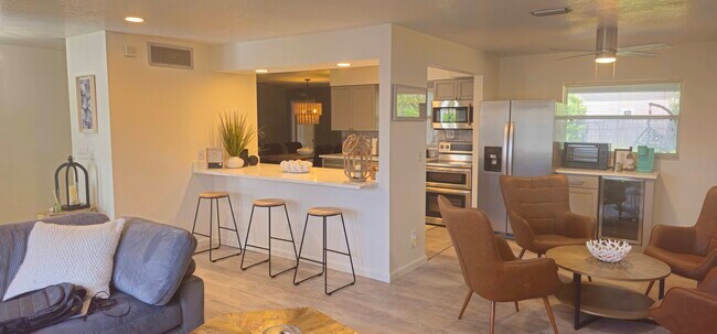 Foto del edificio - 589 Coconut St