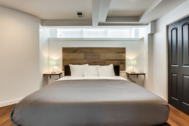 Building Photo - 706 N Racine Ave