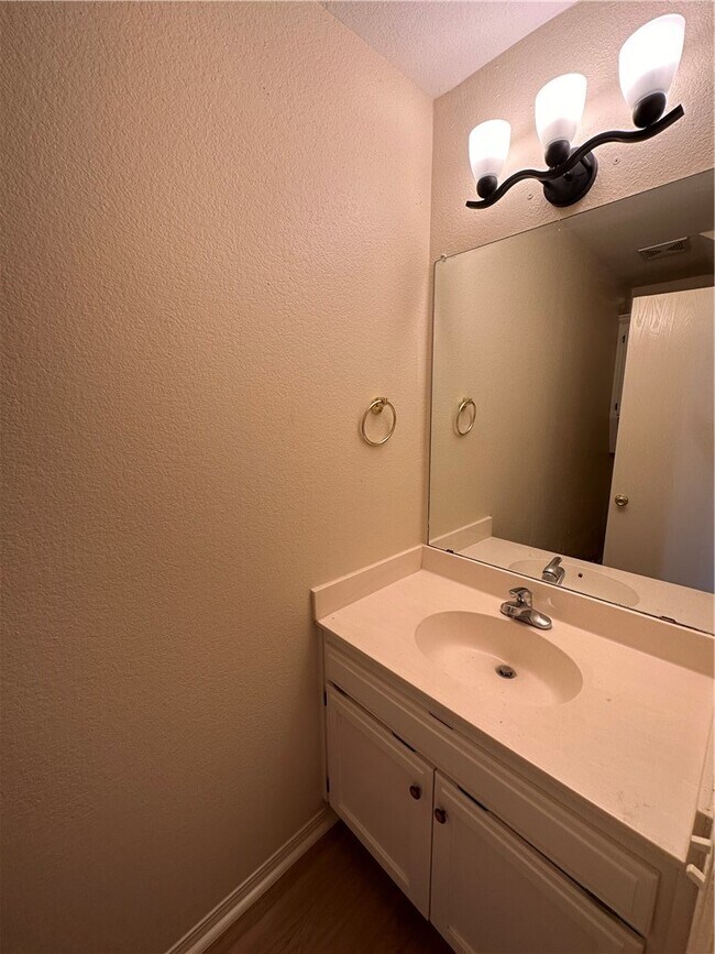 Building Photo - 2226 E Cinnamon Way