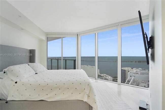 Foto del edificio - 1300 Brickell Bay Dr