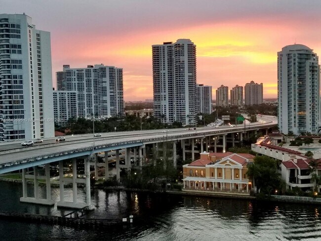 Foto del edificio - 19390 Collins Ave