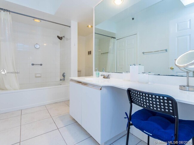 Foto del edificio - 3225 NE 184th St