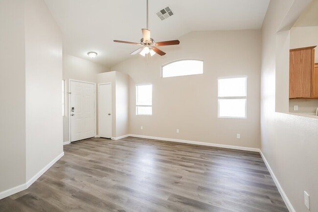 Building Photo - 913 Baritone Way