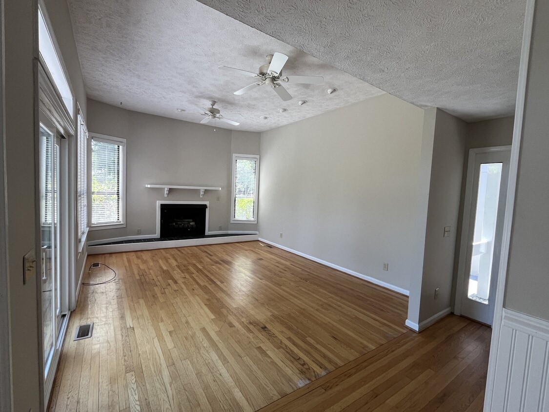 Building Photo - 5480 Eastwind Rd