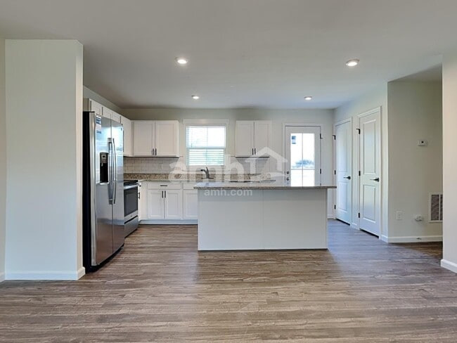 Foto del edificio - 213 Wooded Ridge Dr