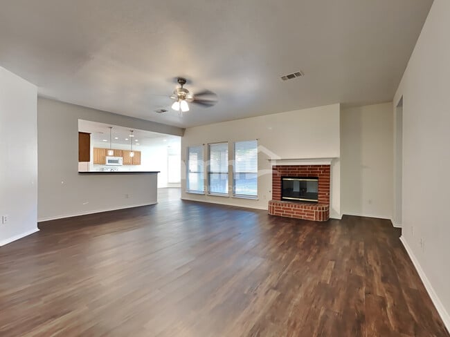 Foto del edificio - 7307 Fossil Garden Dr