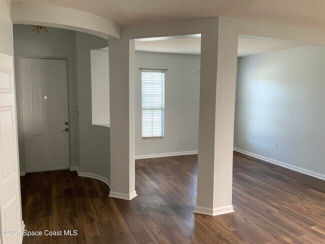 Building Photo - 753 Marian Ct