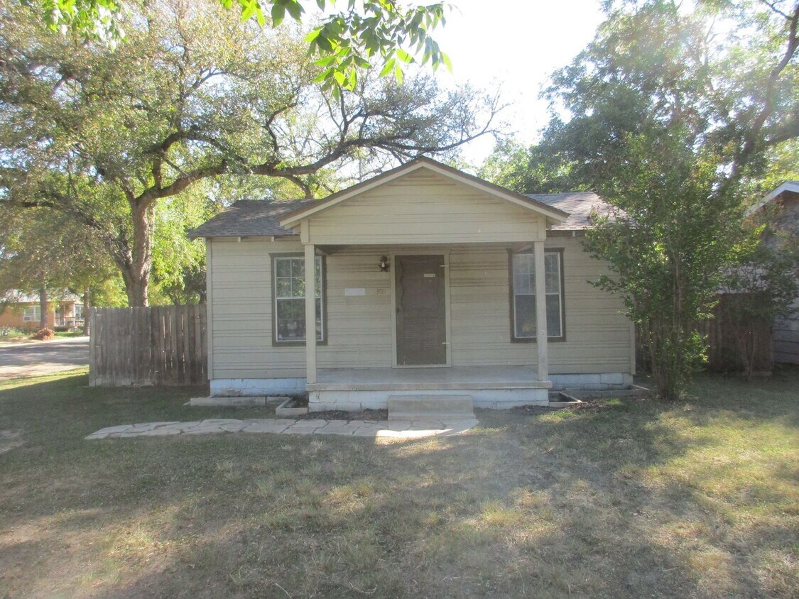 Primary Photo - 309 N Race St