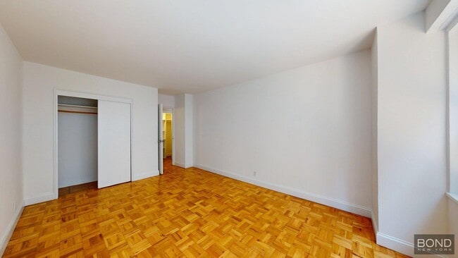 Building Photo - 340 E 74th St