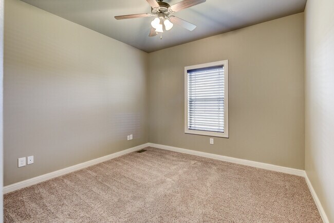 Foto del edificio - 342 Big Station Camp Blvd