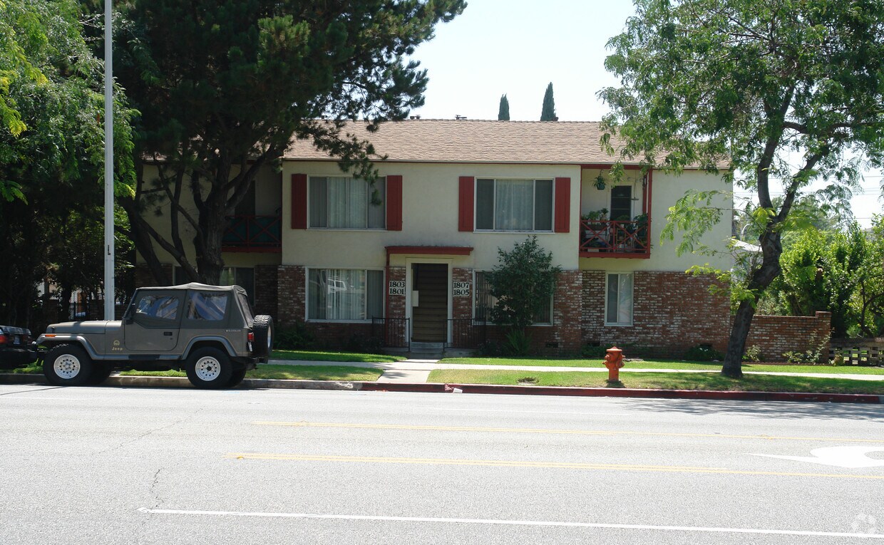 Foto principal - 1801-1807 N Glenoaks Blvd