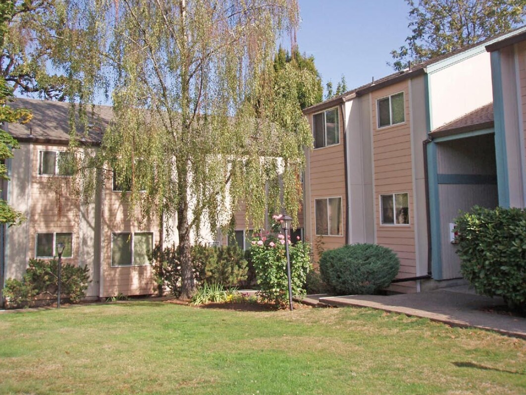 Crossroads Village Apartments Apartments in Portland, OR