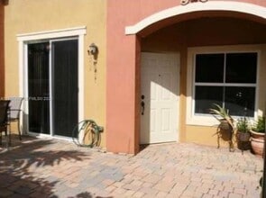 Building Photo - 962 SW 143rd Ave