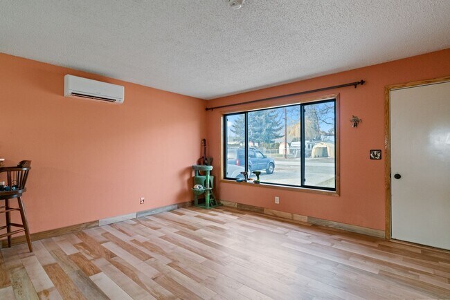 Building Photo - 3 Bedroom 1.5 Bath