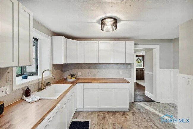 Foto del edificio - 4349 Burnham Ave