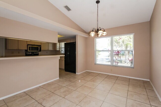 Foto del edificio - 5556 Colonial Oaks Blvd