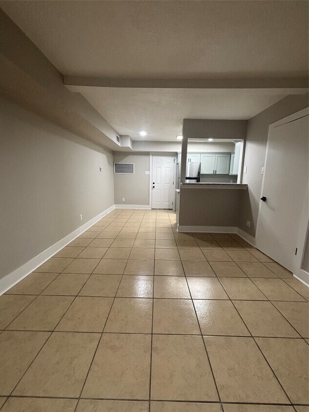 Building Photo - 216 S Pruett St