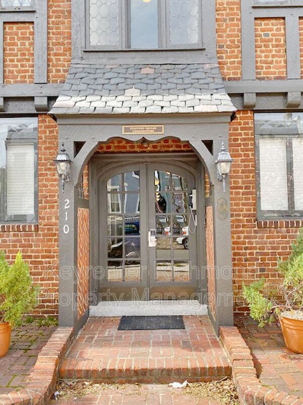 Building Photo - 210 N Stafford Ave