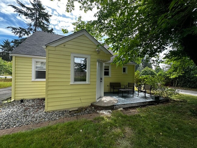Building Photo - Charming 3-Bedroom Home in the Heart of Ev...