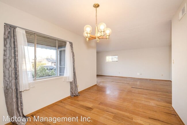 Building Photo - 3 br, 2 bath House - 3160 Waverley St