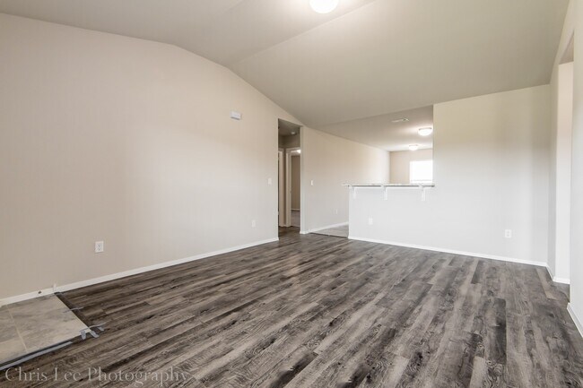 Building Photo - 4BR Home w/Fenced Yard