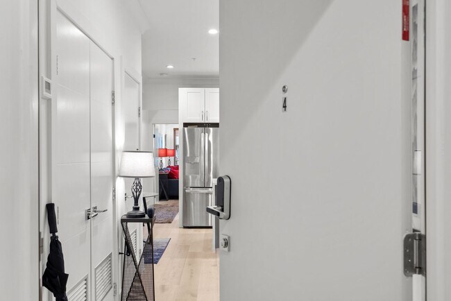 Foto del edificio - 2 Bed 2 Bath - Adams Morgan Condo - Comple...