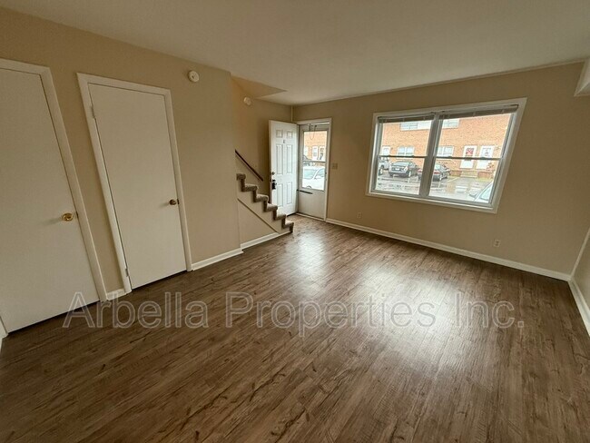 Foto del edificio - 1404 Bloomingdale Rd