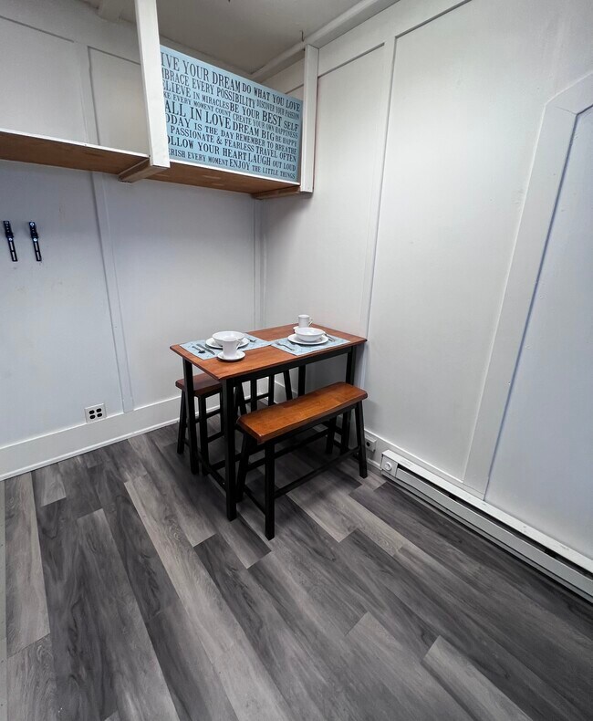 Comedor - 29 W Main St