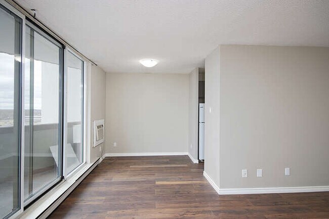 Building Photo - LOVELY TWO BEDROOM CONDO APARTMENT BY WHITE OAKS MALL