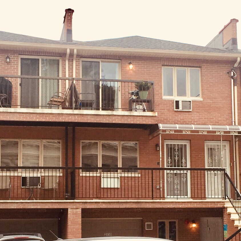 Primary Photo - 2050 E 15th St