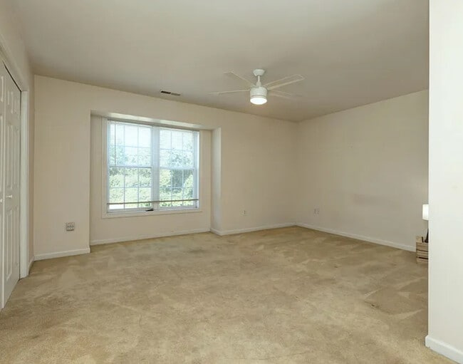 Foto del edificio - 210 Stonefield Dr