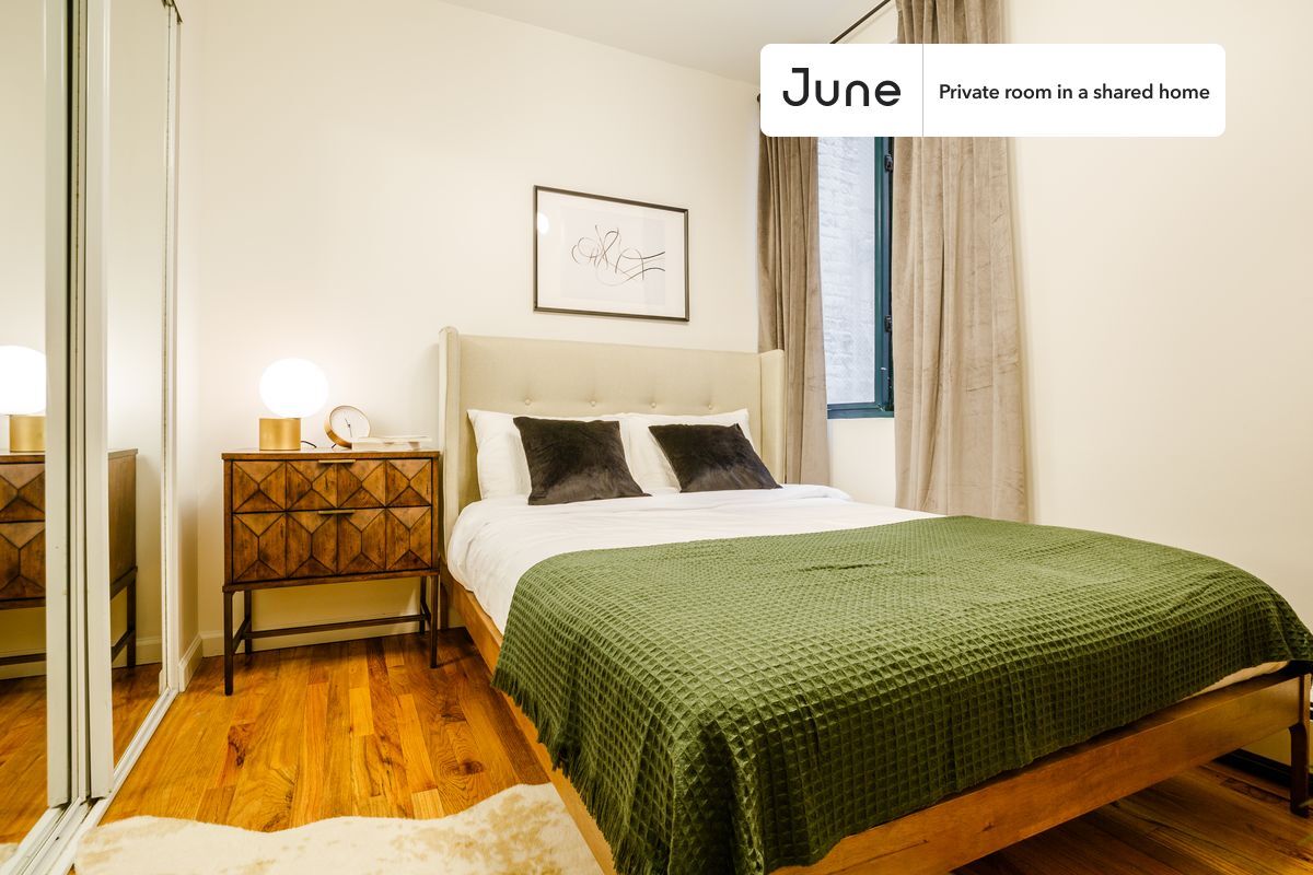 Foto principal - Private bedroom in 5 bed/2 bath Home