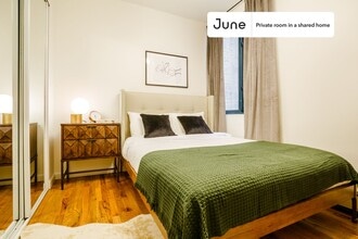 Building Photo - Private bedroom in 5 bed/2 bath Home