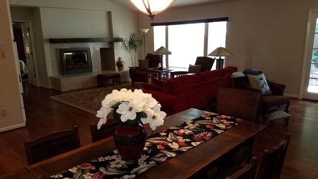 Building Photo - South Auburn Town home Fully furnished