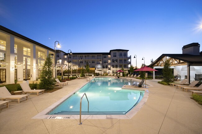 Piscina - The Quincy Apartments