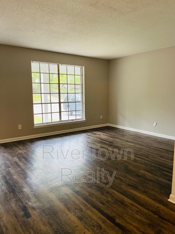 Building Photo - 2066 Vollintine Ave